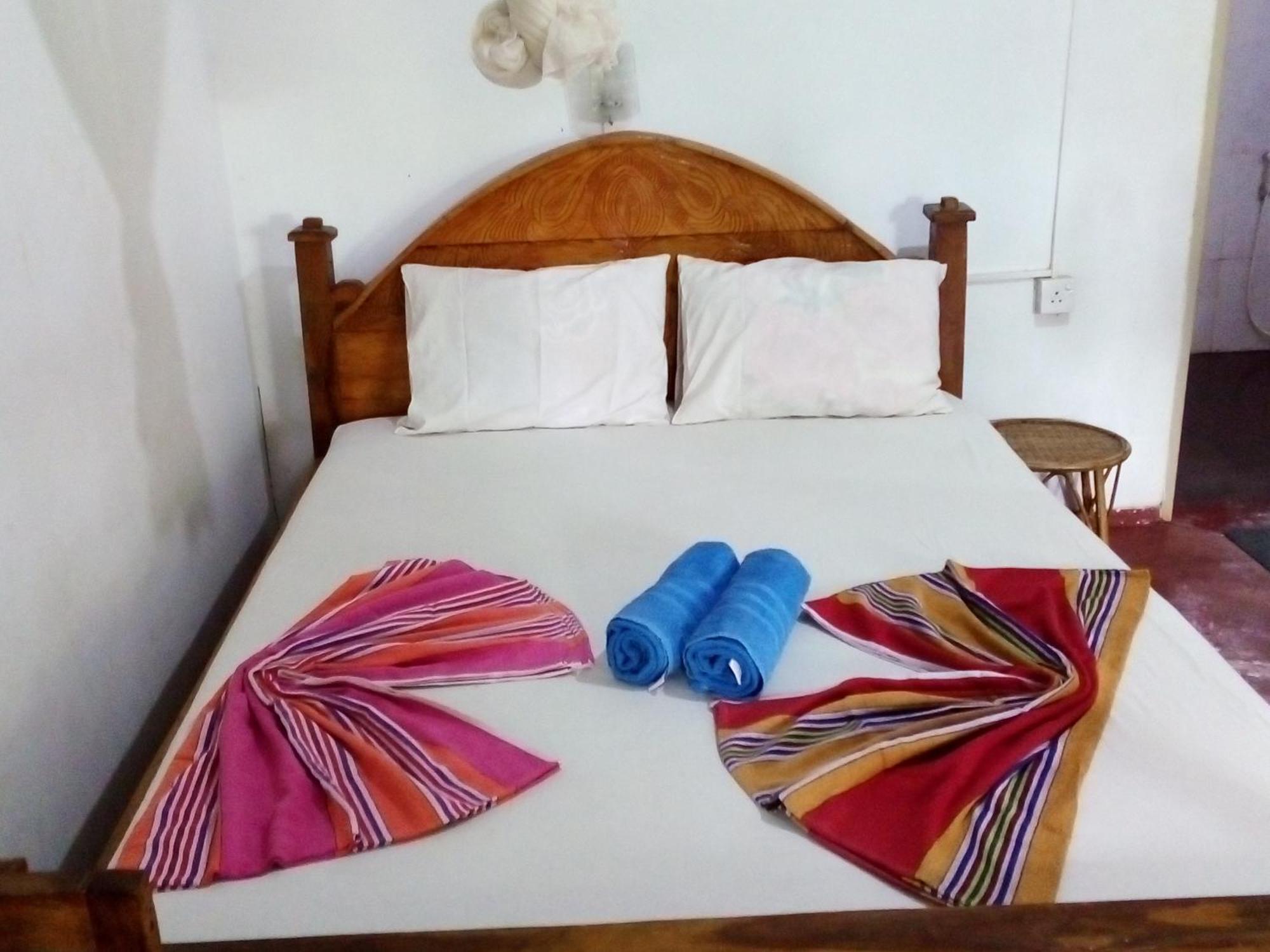 Bandula Home Stay Сигирия Екстериор снимка