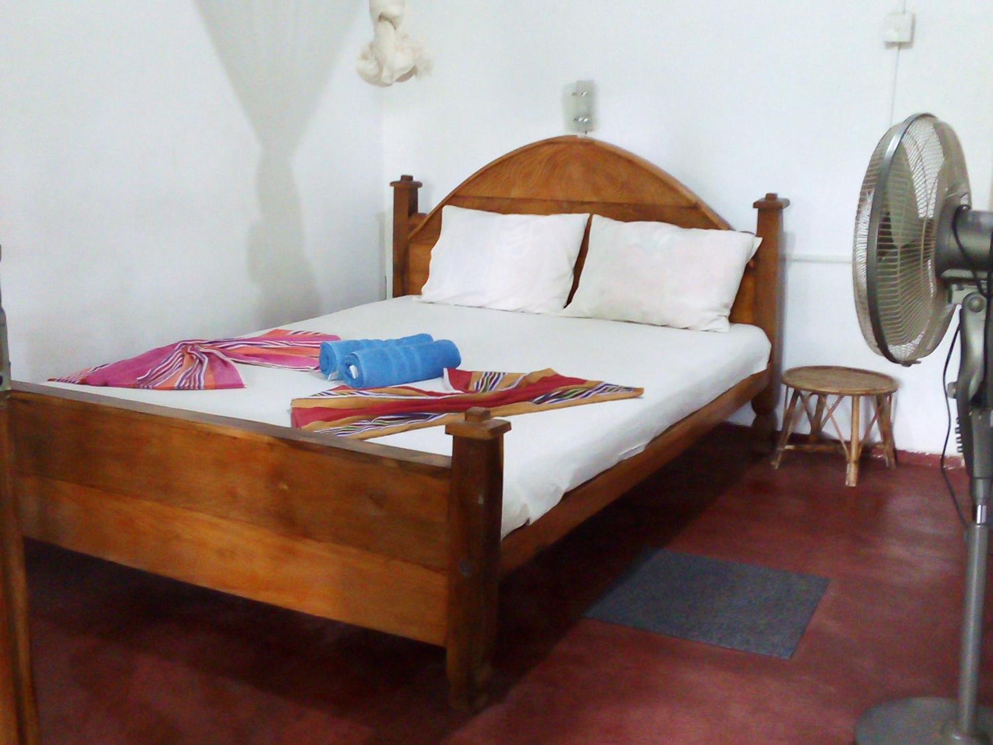 Bandula Home Stay Сигирия Стая снимка